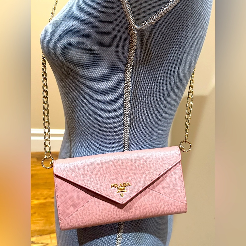 PRADA
Saffiano Metal Envelope Wallet
Orchidea w/added unbranded chain and card